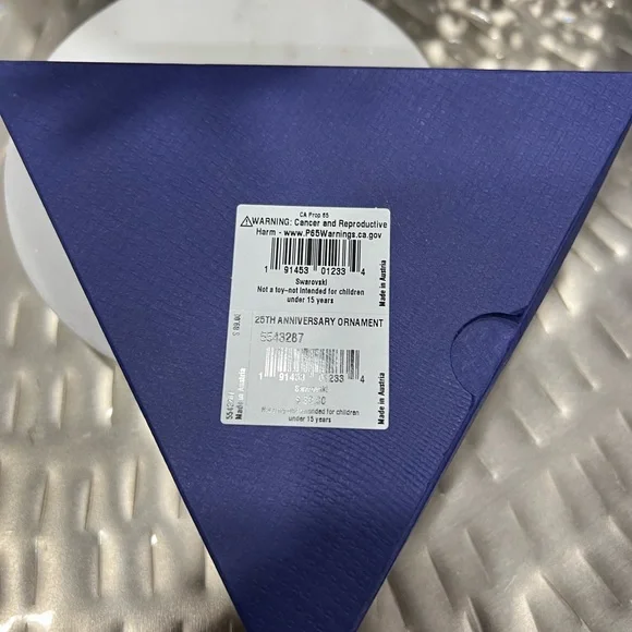 New Swarovski original box and Sleeve Mariah Carey  Holiday Ornament - Picture 4 of 4